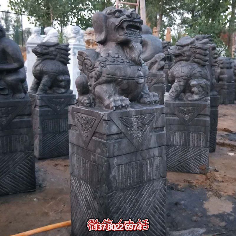 古建筑宫殿门口摆放狮子仿古拴马柱