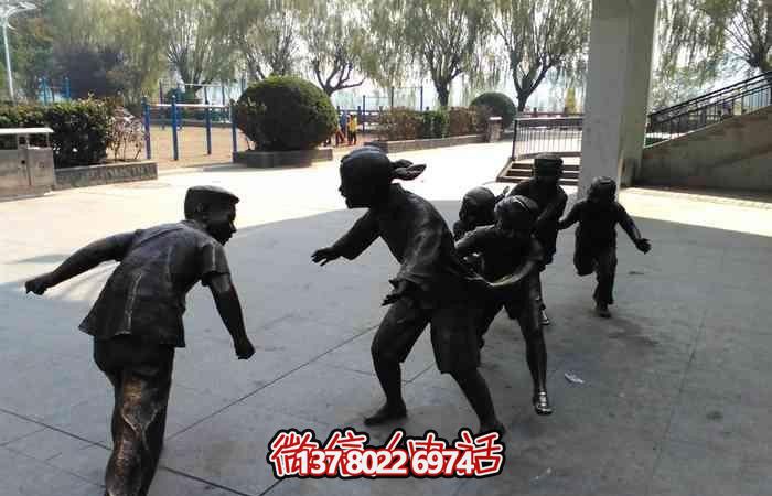 室外铜雕儿童玩老鹰抓小鸡博鱼平台