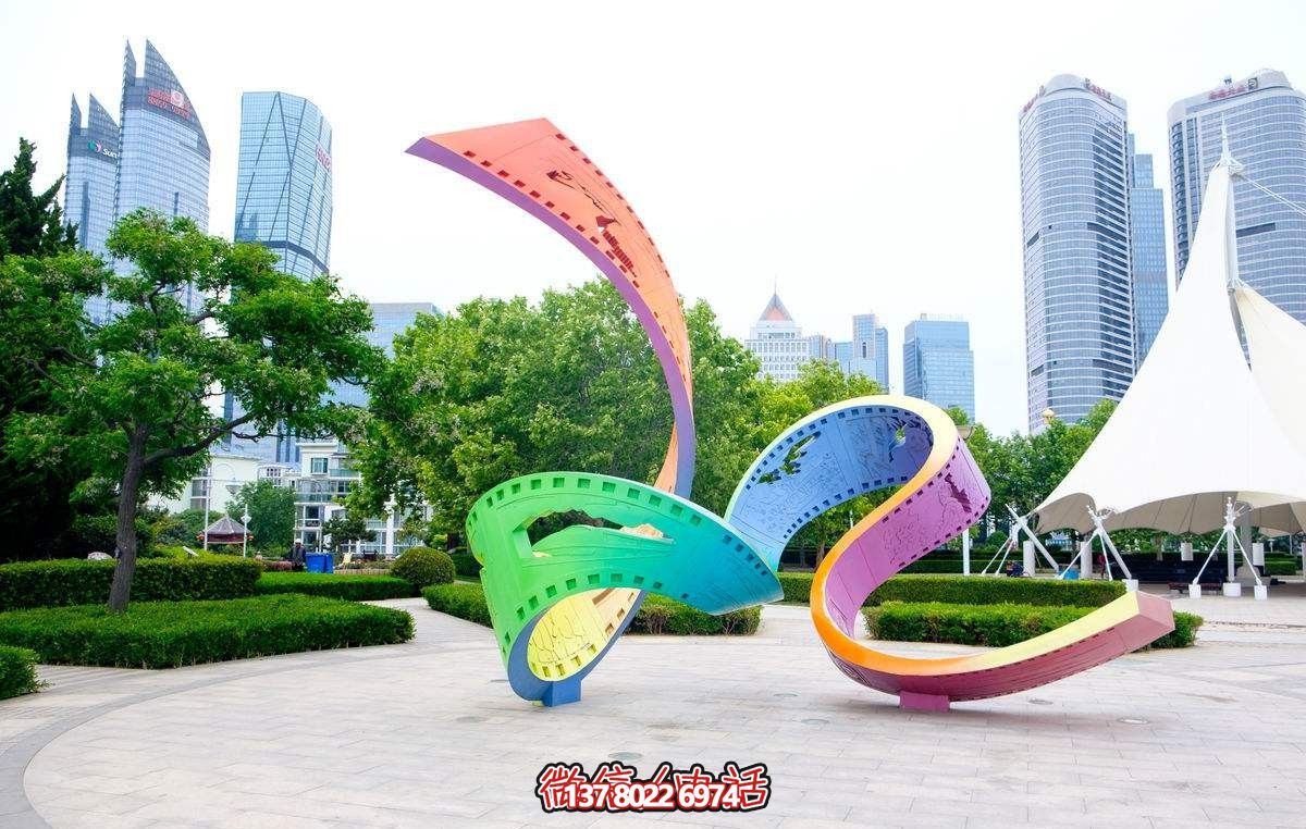 广场玻璃钢彩绘抽象艺术胶卷博鱼平台
