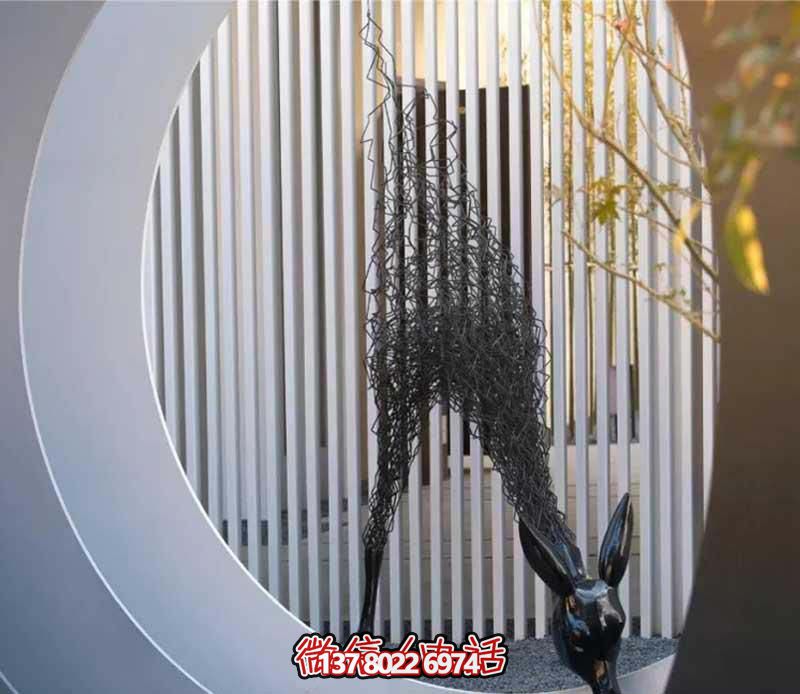 不锈钢抽象低头的鹿头黑色长颈鹿博鱼平台