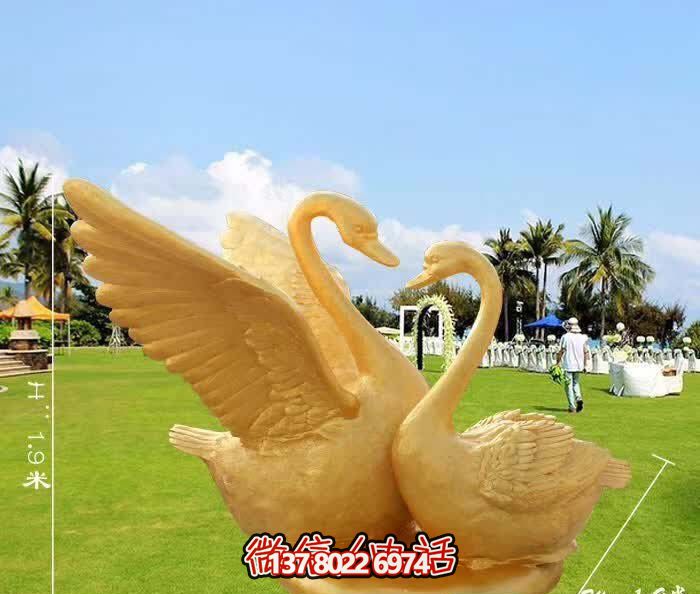 草坪玻璃钢仿真动物镀金切面天鹅博鱼平台