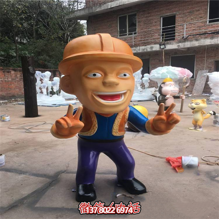 光头强玻璃钢博鱼平台，比v的光头强