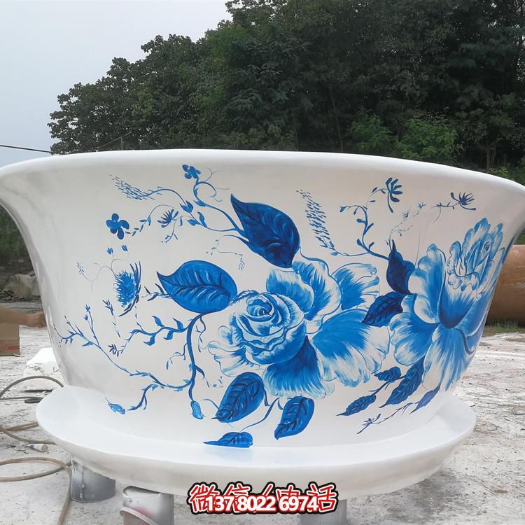 玻璃钢彩绘仿真青花瓷茶杯博鱼平台景区广场摆件