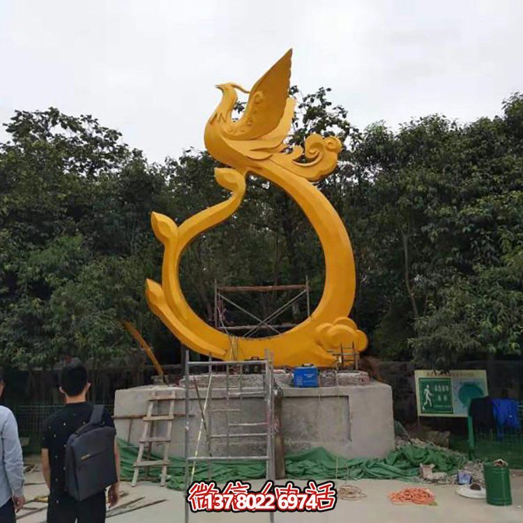 广场大型抽象凤凰博鱼平台