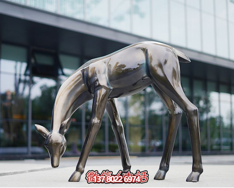 公园街道玻璃钢仿铜低头的鹿博鱼平台