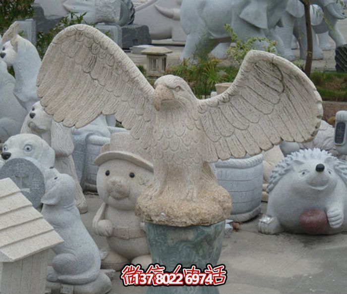 动物园一只飞翔的石雕老鹰博鱼平台