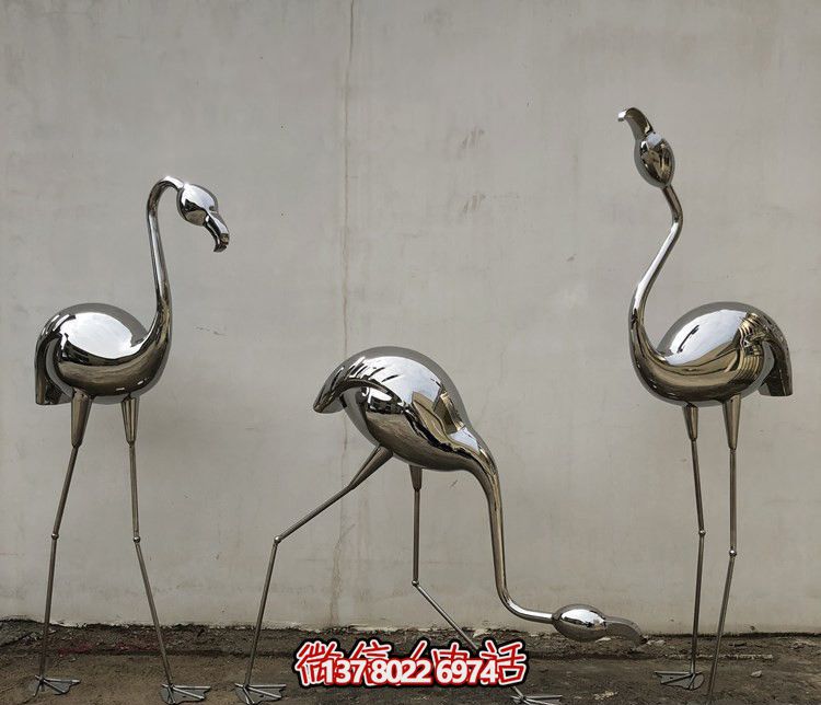 三只不锈钢镜面火烈鸟博鱼平台