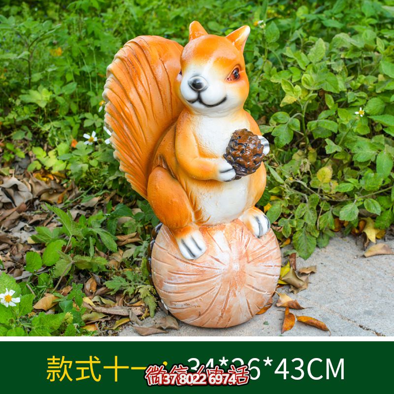 户外街道一只抱着松子的玻璃钢松鼠博鱼平台