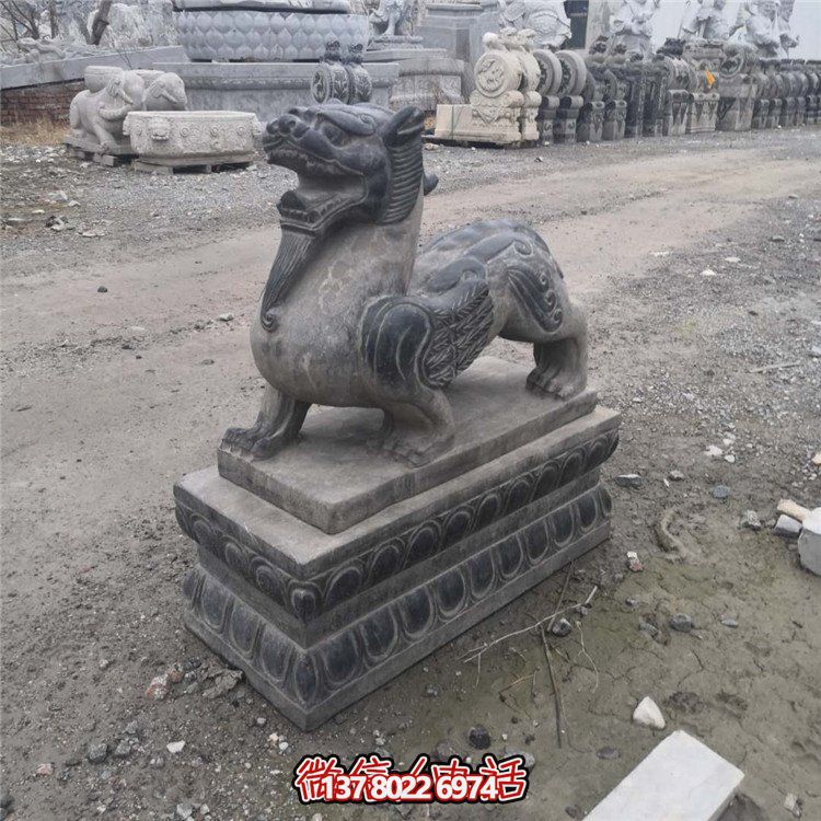 庭院门口青石石雕大型貔貅博鱼平台