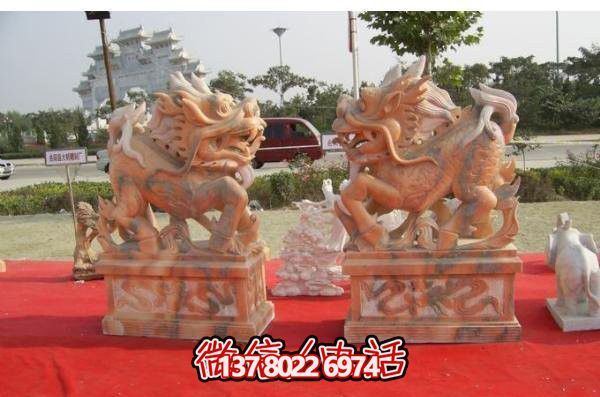户外公园一对晚霞红石雕麒麟博鱼平台