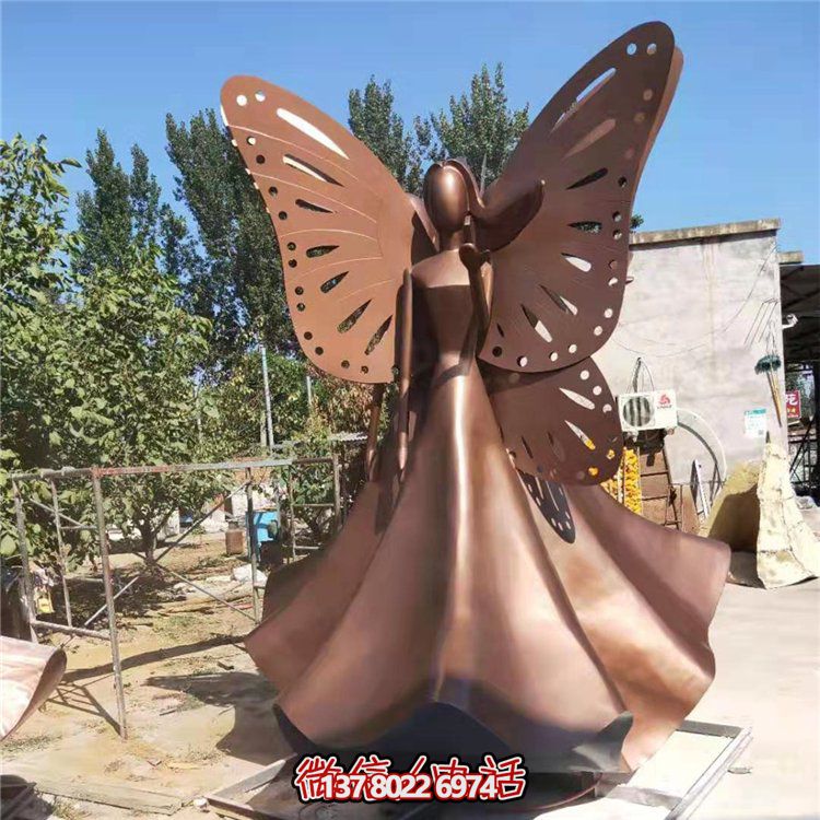 地产园林绿地草坪摆放锻铜抽象人物景观博鱼平台