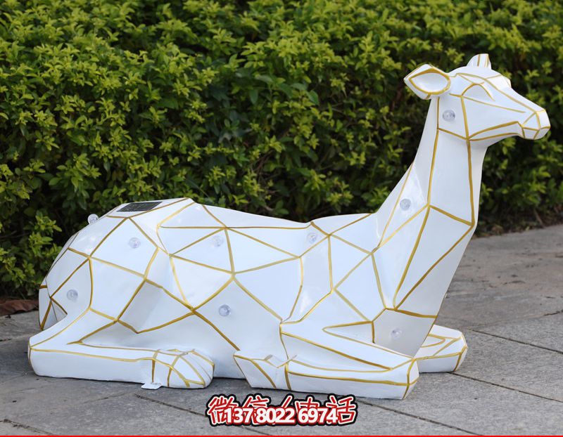 公园卧着的玻璃钢几何梅花鹿博鱼平台