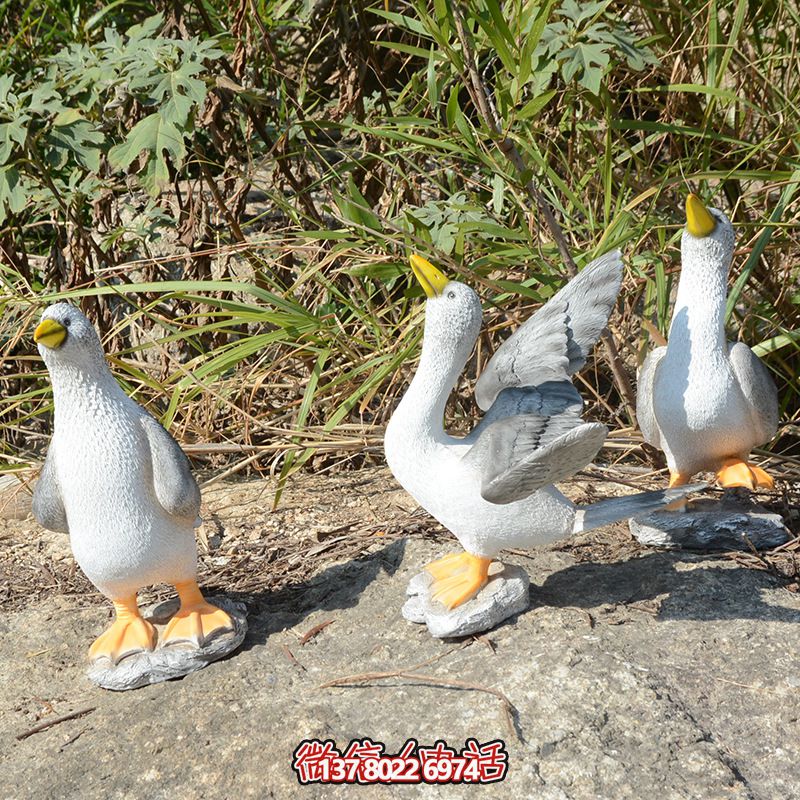 草坪池塘玻璃钢树脂抬头的鸽子博鱼平台