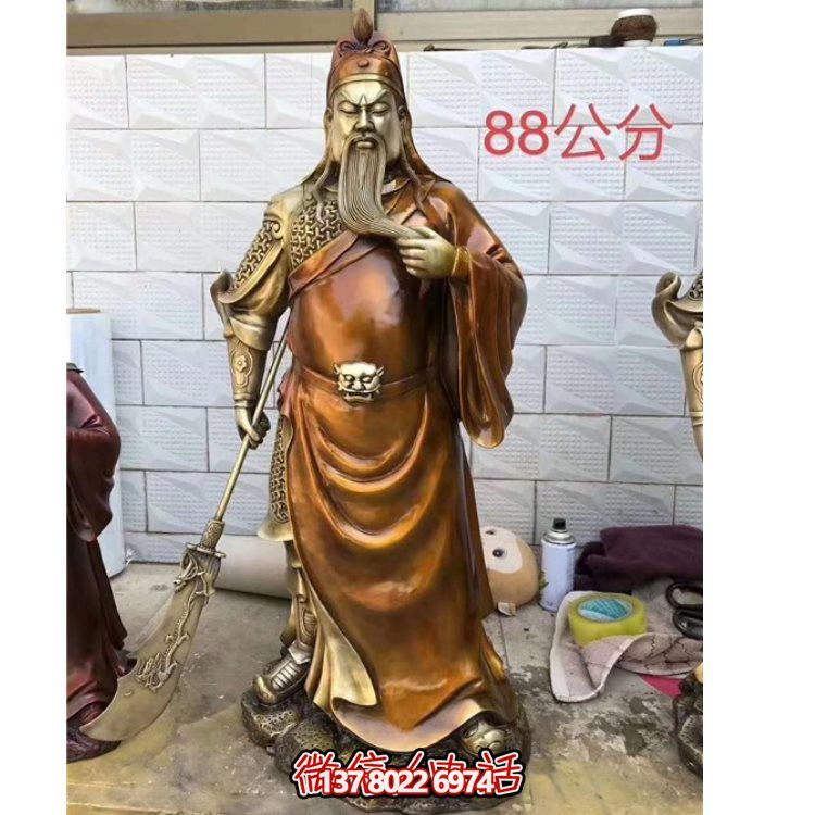 家居供奉大型佛像立式拿刀的武财神关公博鱼平台