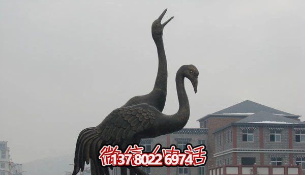 仙鹤博鱼平台-景区创意抽象不锈钢仿铜鹤博鱼平台