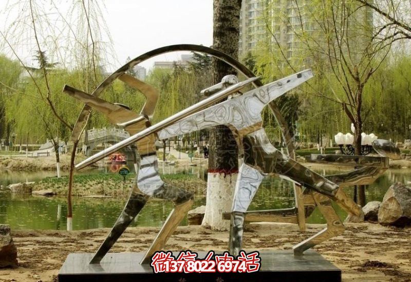 公园湖边摆放不锈钢抽象标枪运动员博鱼平台