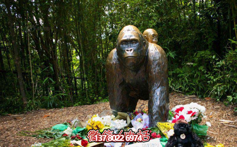 户外园林不锈钢仿铜背着猴子的猩猩博鱼平台