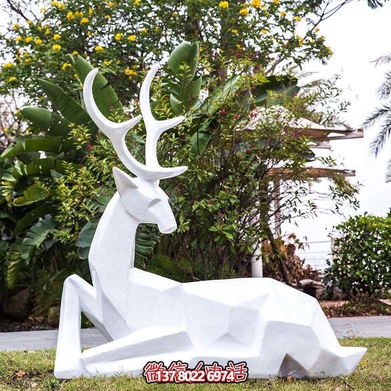 公园玻璃钢卧着的几何梅花鹿博鱼平台