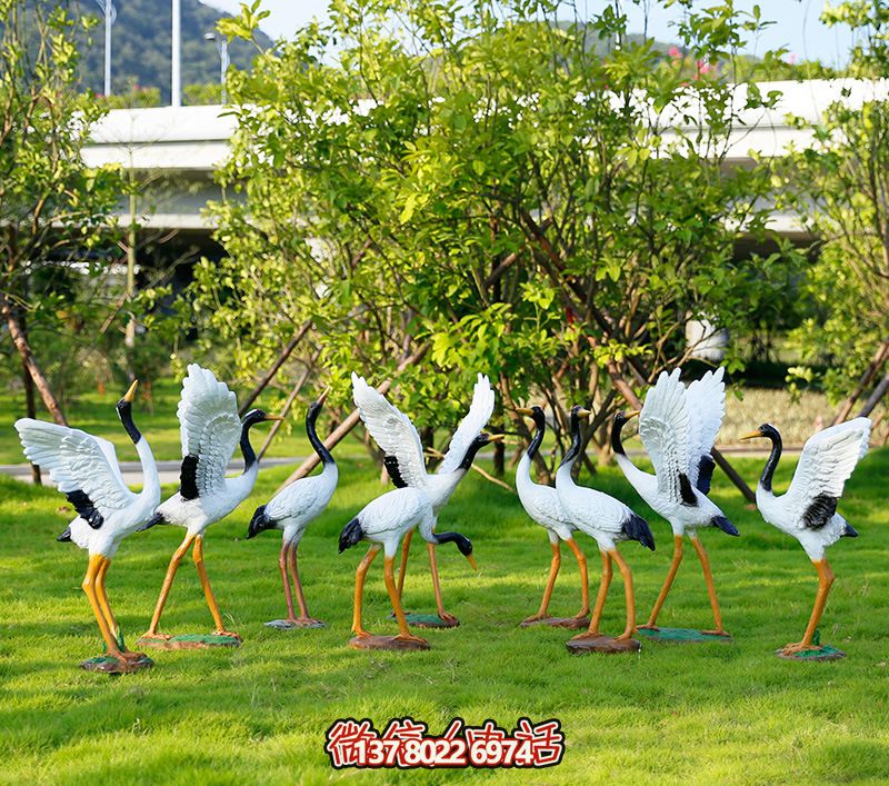 公园草坪玻璃钢彩绘一群仙鹤博鱼平台