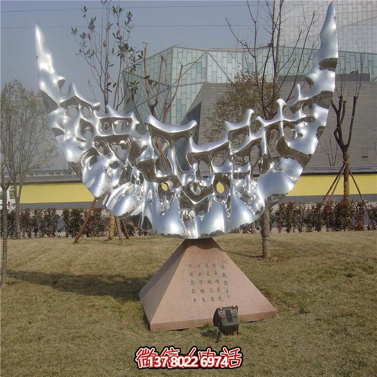 不锈钢创意景观月亮博鱼平台