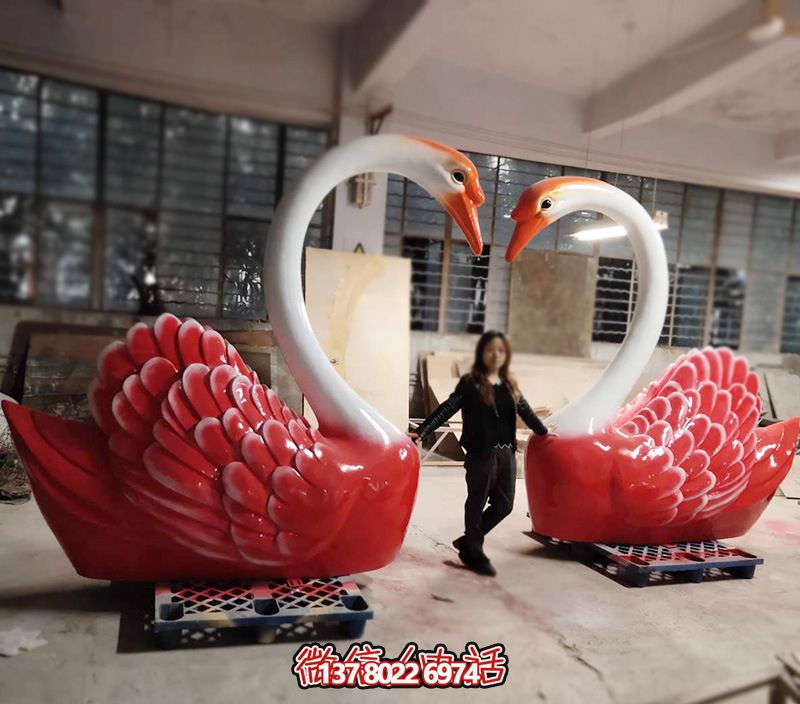 商场创意玻璃钢彩绘爱心天鹅博鱼平台