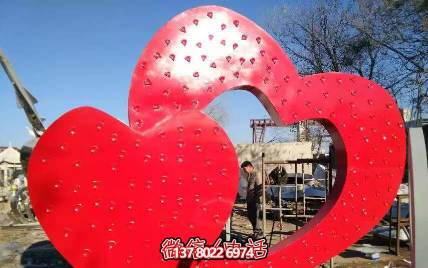 玻璃钢抽象红色爱心博鱼平台