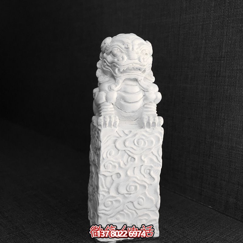 庭院大理石浮雕卧着石柱上的狮子博鱼平台