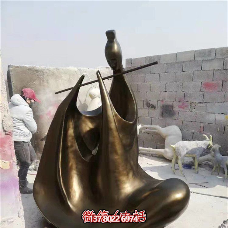 景观户外玻璃钢仿铜抽象吹笛子的人物博鱼平台