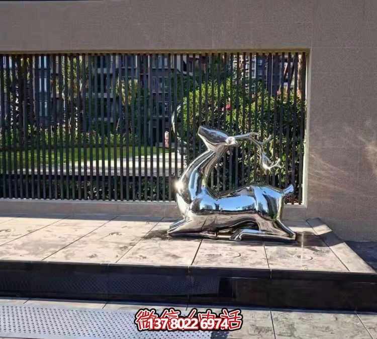 抬头跪地鹿博鱼平台，地产售楼部镜面不锈钢鹿动物摆件