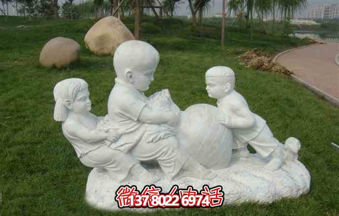 户外草坪汉白玉石雕拔萝卜的儿童博鱼平台