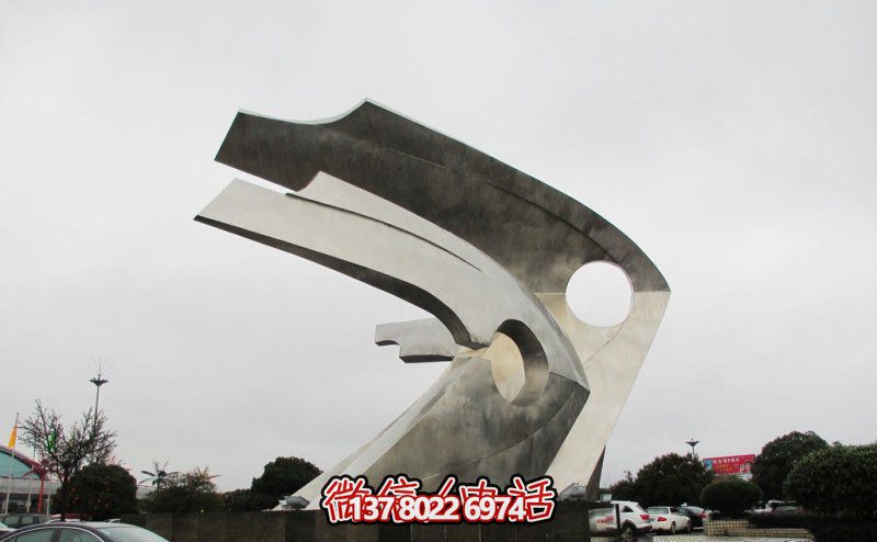 景区两只简约抽象不锈钢鱼博鱼平台