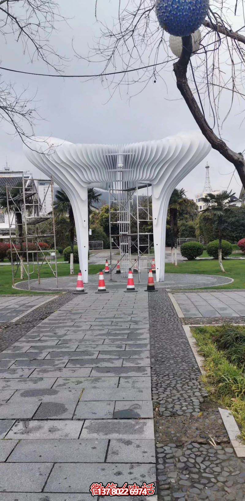 学院抽象拱门不锈钢博鱼平台