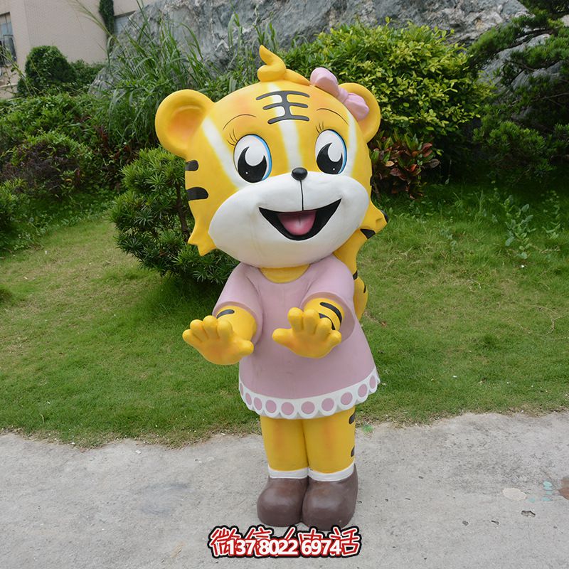 公园里播放的穿裙子的玻璃钢卡通虎博鱼平台