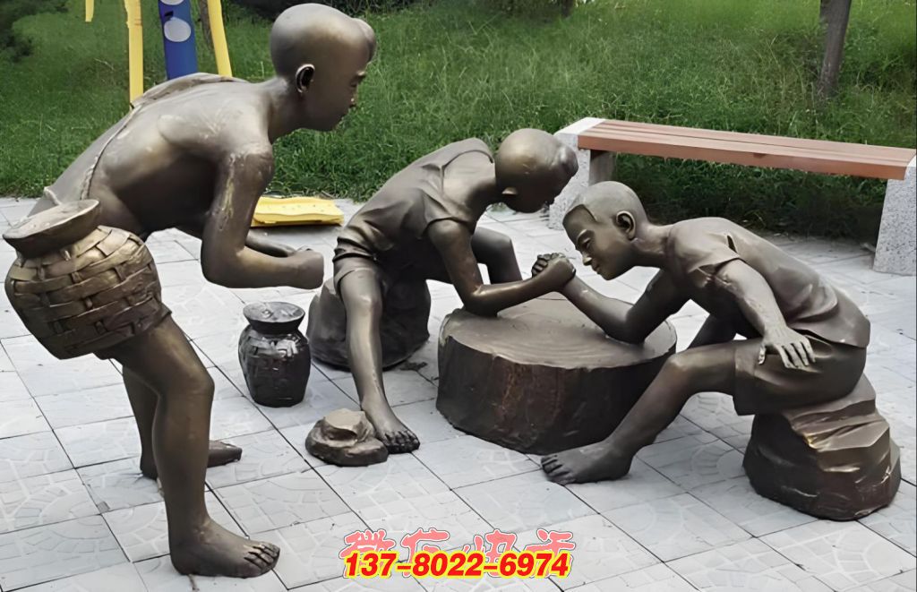 童趣时光：孩童掰手腕嬉戏铜质景观博鱼平台