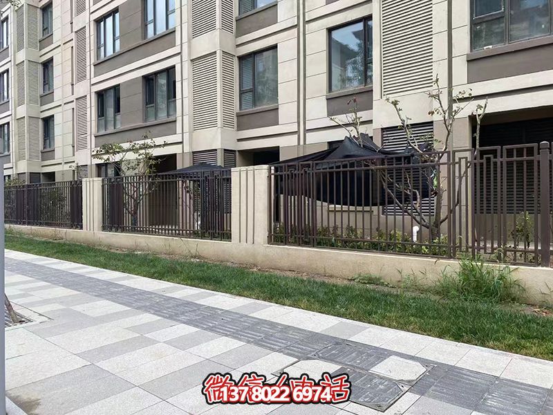 咏华园小区地面大理石铺贴