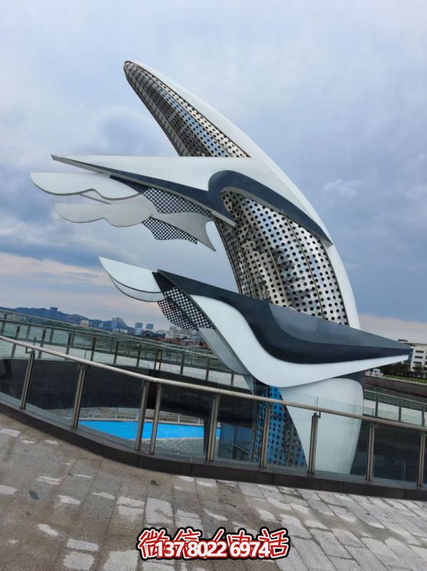 抽象不锈钢镂空鲸鱼博鱼平台