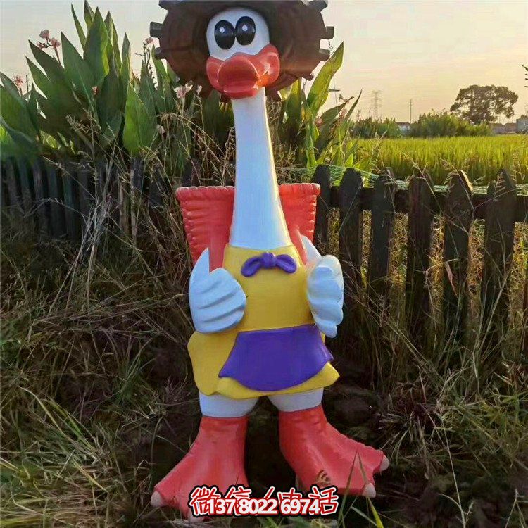 玻璃钢博鱼平台卡通鸭子，营造完美园林