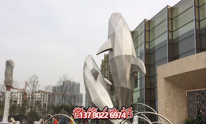 不锈钢海豚博鱼平台跳跃在商业街的美丽守护